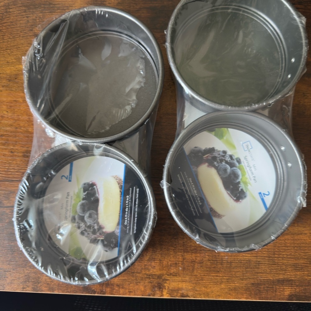 Mainstays Black Round Cake Pan Set